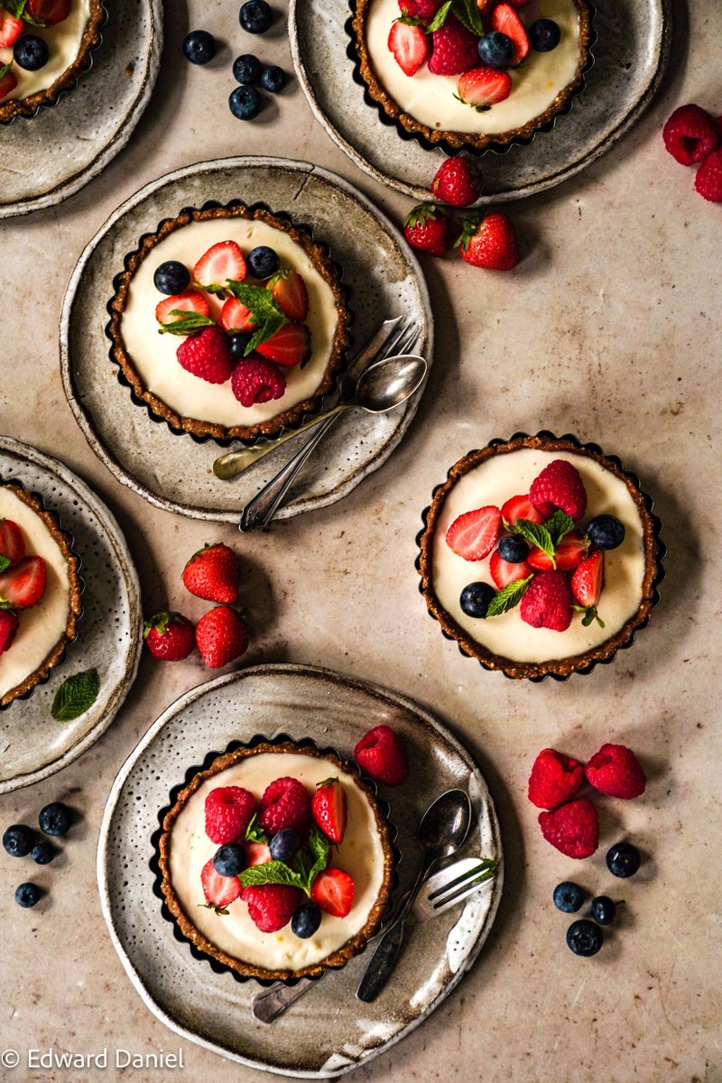 ethivegan's tweet photo. Mouth-watering juicy Tarte aux Fruits laden with strawberries, raspberries and blackberry, vanilla custard on an amaranth pastry bed https://t.co/95fdCUyngI 
#foodie #vegan #veganfoodporn #foodporn #veganphotography #glutenfree #glutenfreeporn #glutenfreefood#dessertporn https://t.co/9XiNk10yo5