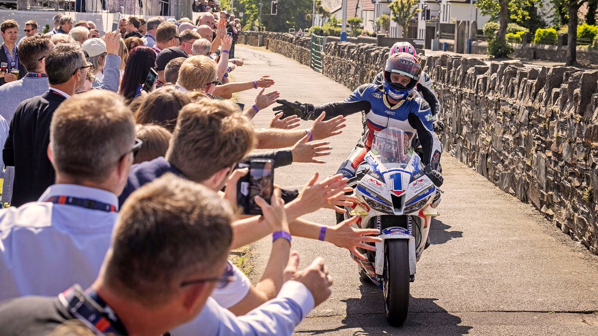 Hospitality gives unrivalled access to return lane high 5 opportunities 🖐 #hospitality #vip #motorsports #fans #racers #TT2023 @davojohnson20