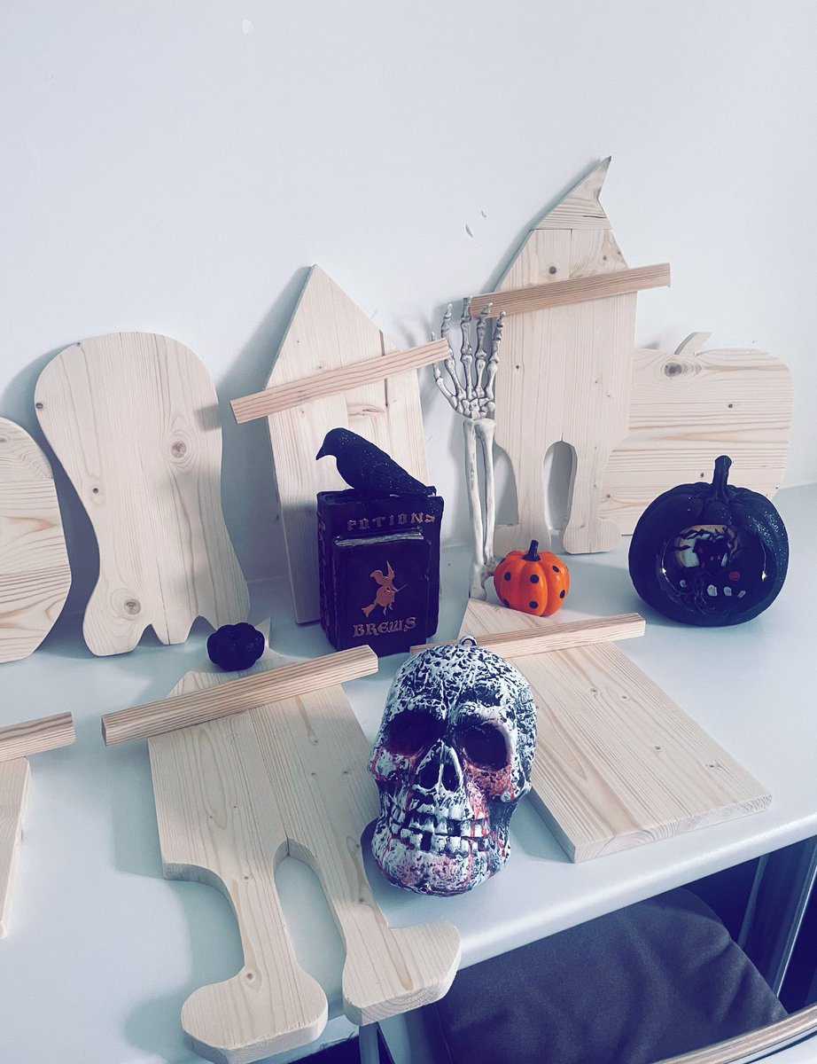 NetherJohnstone's tweet photo. Spooky season has arrived at NJH 🎃👻💀🍁🍂 A weekend of crafting &amp; carving 🎃 #enterifyoudareweknowhowtoscare #spookyseason https://t.co/yzfxlZpaaQ