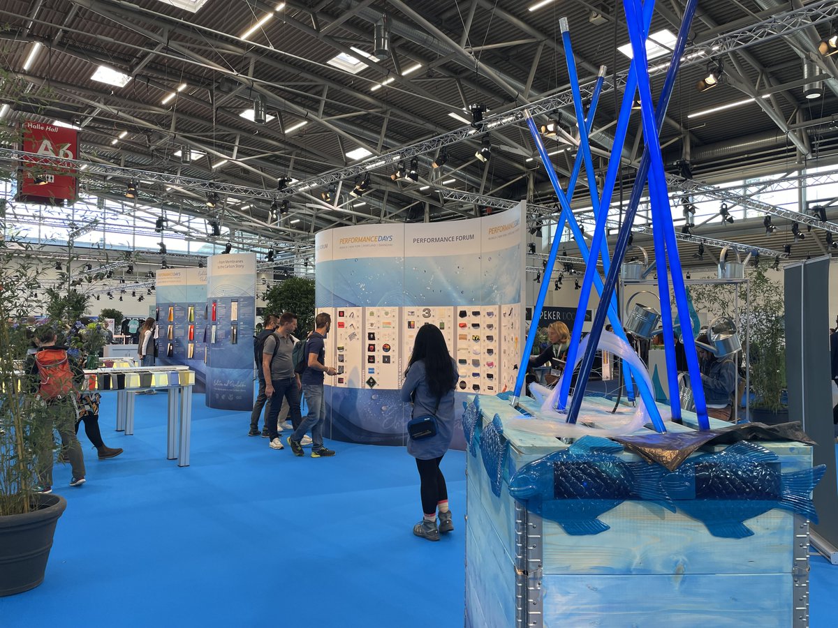 Vorletzte Woche war unsere Kollegin Bettina Faust bei den diesjährigen Performance Days in München zum Thema "Evolution &amp; Revolution". Dabei ging es um Möglichkeiten, den ökologischen Fußabdruck eines Kleidungsstücks zu verringern.

#ökologischerfußabdruck