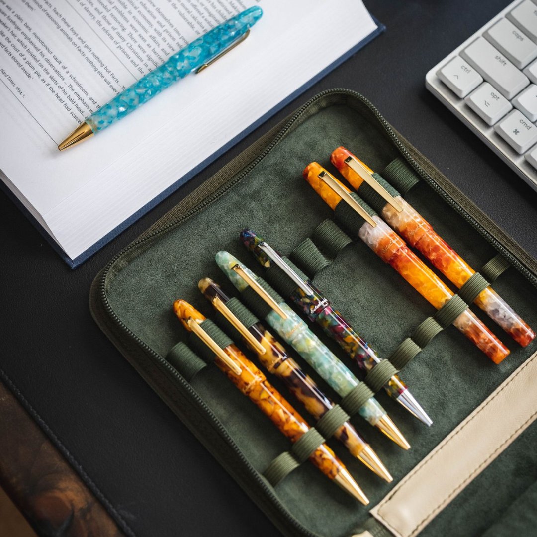 PensStudio's tweet photo. Esterbrook Canvas Pen Cases
Designed with practicality in mind, the case features a diagonal open pocket at the front, ideal for storing quick notes. Additionally, a rear zipper pocket provides a safe haven for miscellaneous items. 
#esterbrook #journalling https://t.co/2KgOkf8R1A