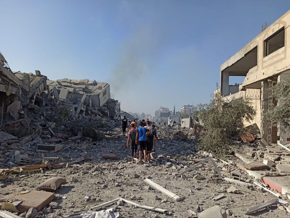 hoad2A's tweet photo. Who will stop black hatred... Today at dawn, the Israeli occupation destroyed 20 residential towers in Madinat Al-Zahra in the center of Gaza City and displaced more than 6,000 people, who are now homeless🇵🇸 https://t.co/AXsDCQEBkt