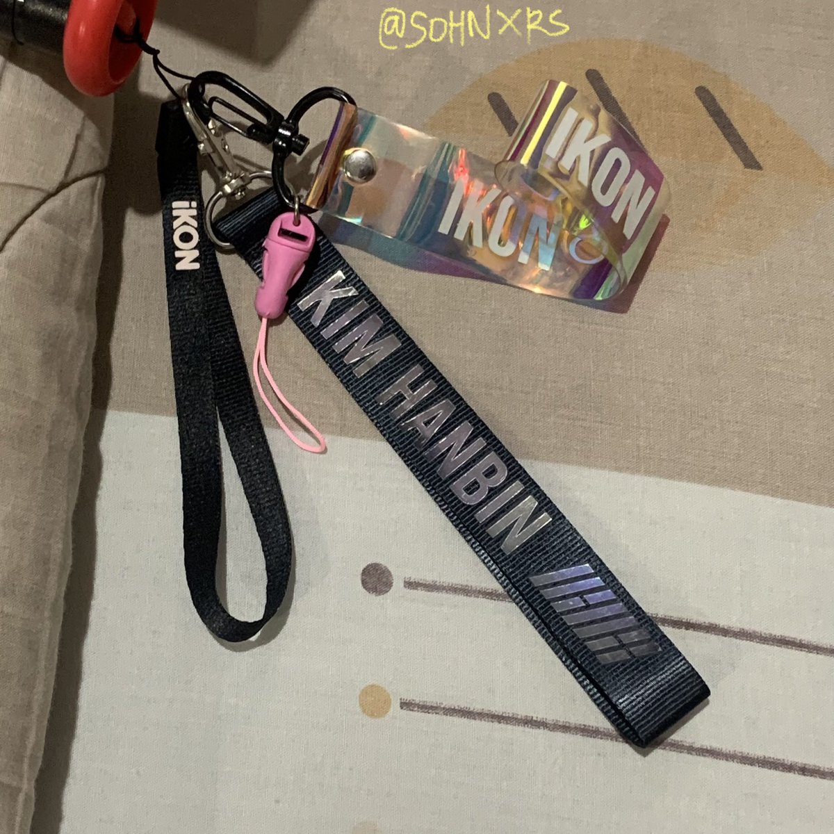 ; Want To Sell (WTS)

[iKON Lightstick Korean Ver. 2] [Konbat]
- Preloved (used for goodfest & ASS)
- Good condition 
- Free straps
- 400k nego
- Bisa COD di tendoor 19 Nov (DP)

any details can be asked through DM ^—^

#WTS #iKON #TakeOffinJKT #Konbat