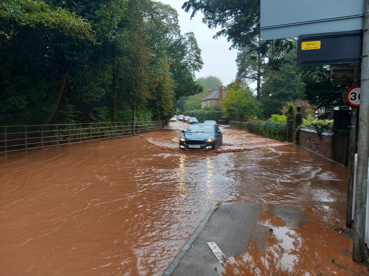WorcsTravel's tweet photo. A4133 Ombersley - please avoid if possible https://t.co/07rcBppxYe