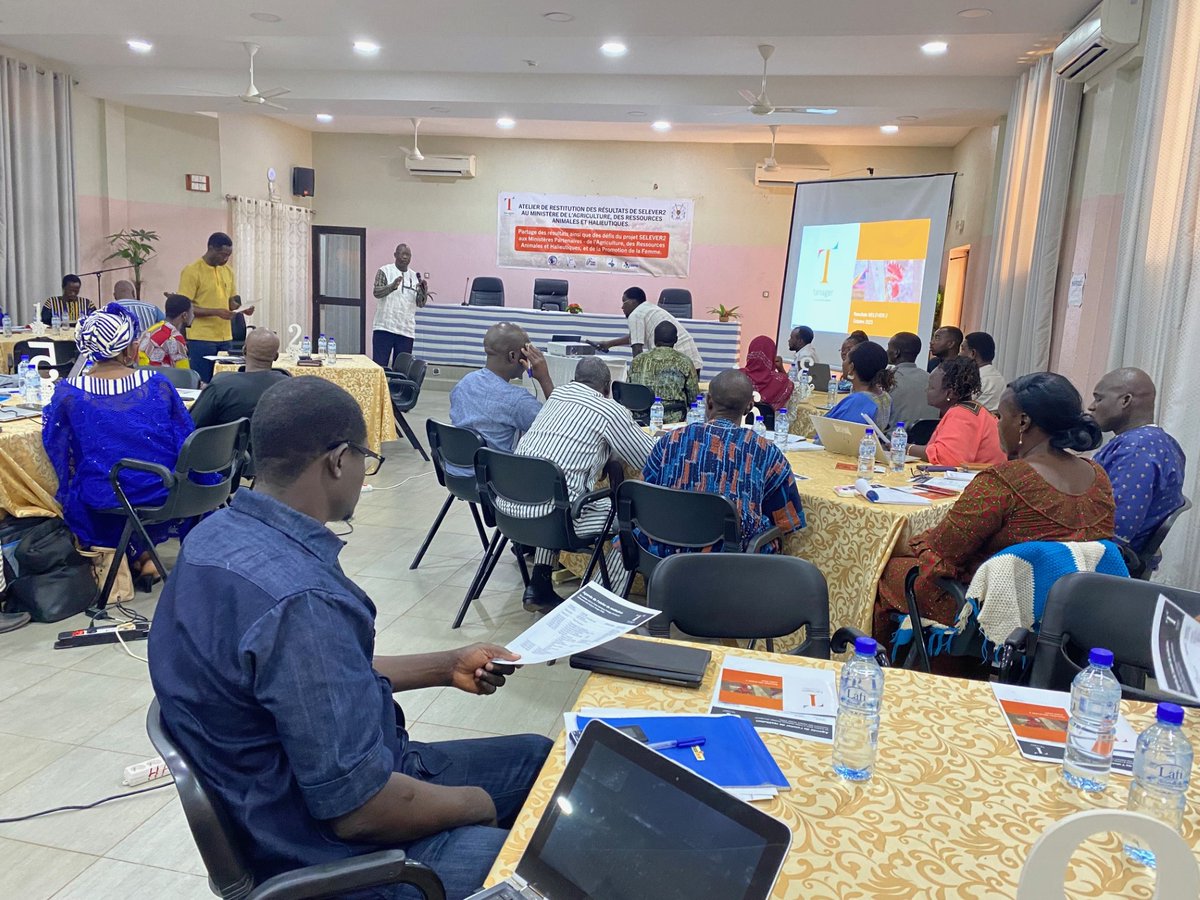 TanagerIntl's tweet photo. Les acteurs du projet #SELEVER2 se réunissent aujourd'hui au #BurkinaFaso, pour partager les résultats du projet mené jusqu'ici et échanger des idées sur la meilleure façon d'aller de l'avant pour réaliser la transformation inclusive du secteur avicole 🐔 du pays. https://t.co/rDJybJJsHN