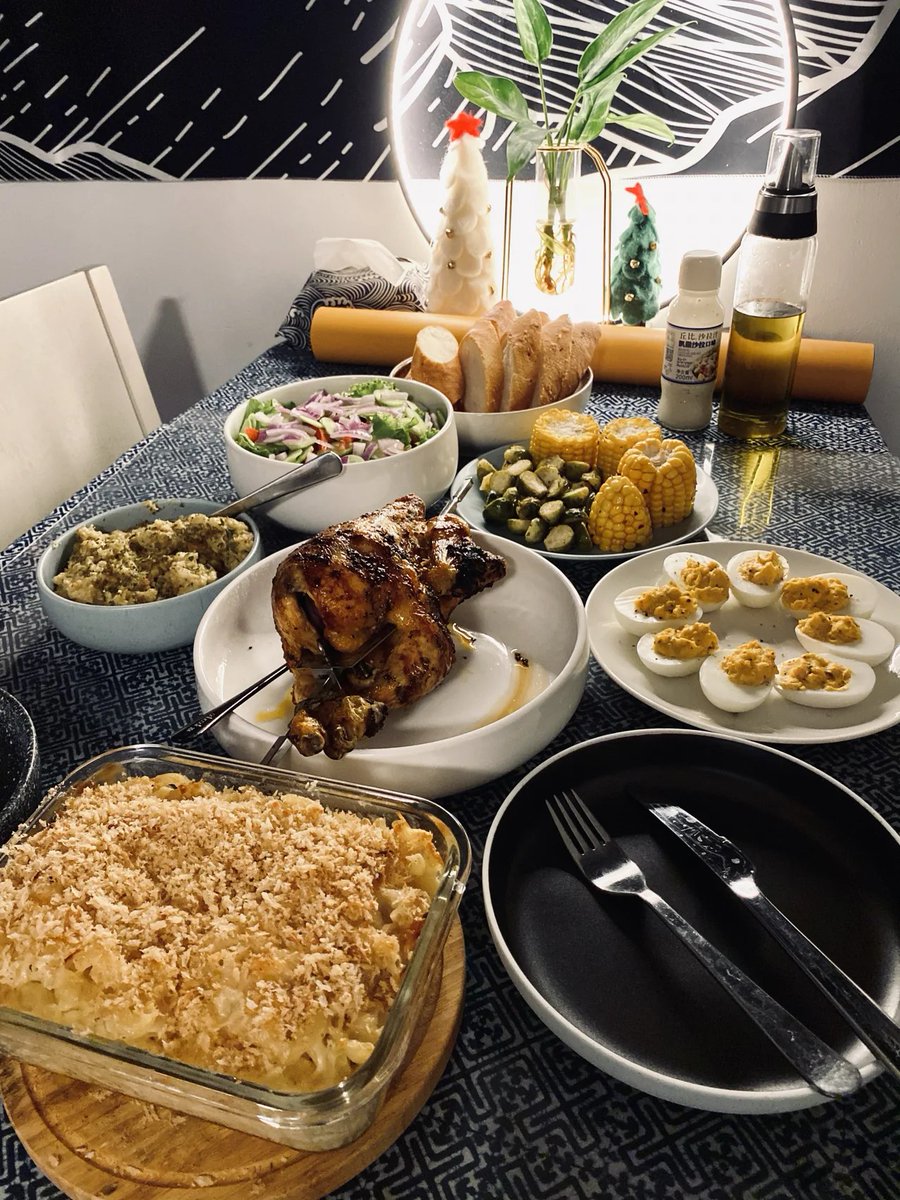 SlantedGaming's tweet photo. There's nothing better than a table full of family and delicious food. https://t.co/wtRDM9NpfM
