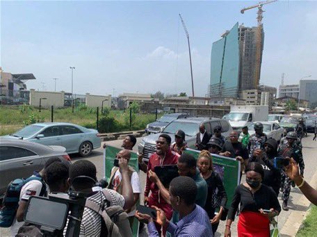 BishopPOEvang's tweet photo. #EndSARS Anniversary: Macaroni, others storm Lekki toll gate. https://t.co/XRCk8vu8DJ
