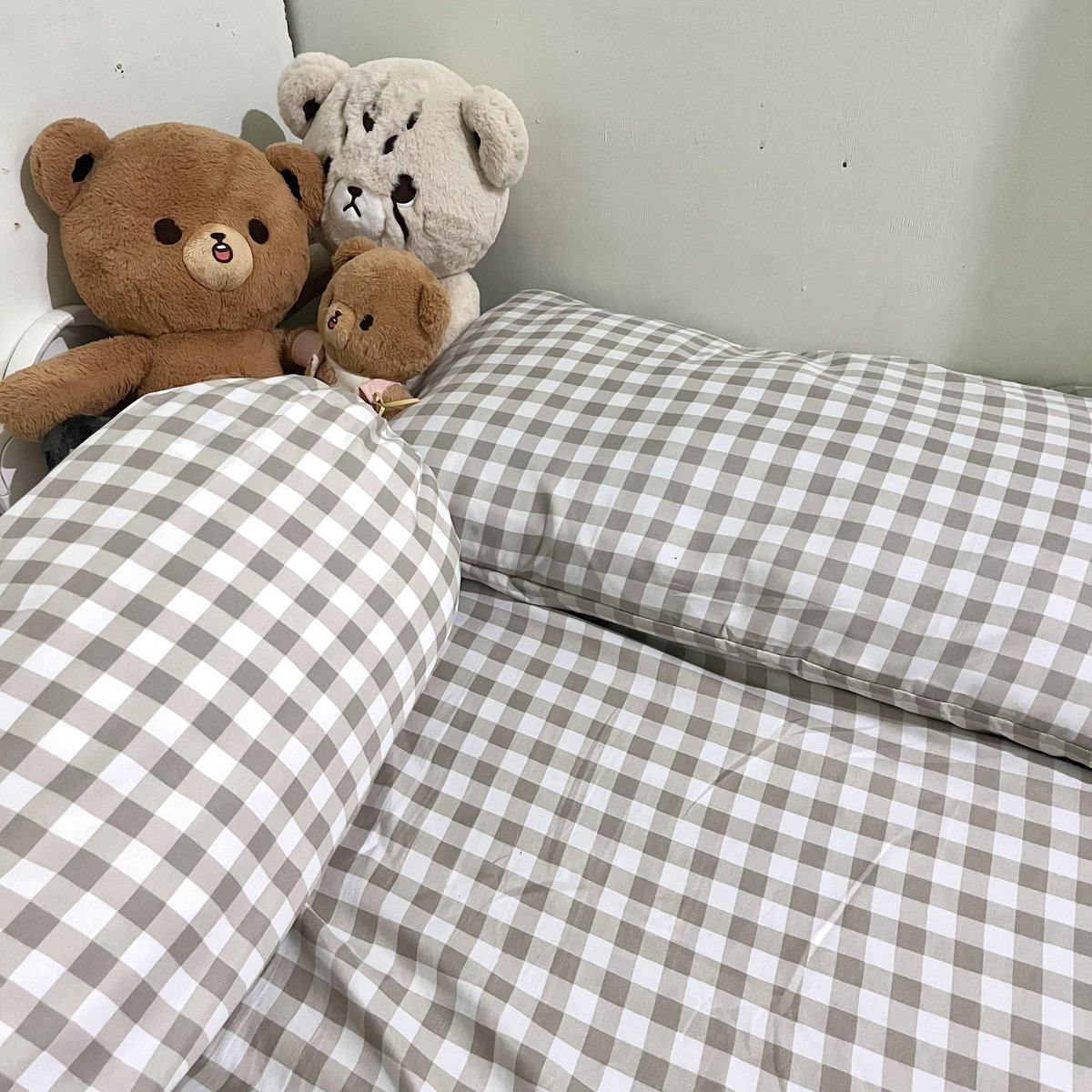 queerisy's tweet photo. gak nyesel keracunan warga twitter sprei motif lucu cuma 80Ribu dan bahannya adem… ada karet dipinggiran jadi gak copot-copot ♡ https://t.co/Lc7V2KJJnB