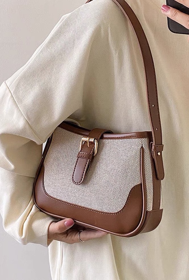 coconutsummer1's tweet photo. ชอบความลงตัวของแคนวาสตัดกับหนังมาก สองความ classic มารวมกันอยู่ในทรง Shoulder bag ที่ยืนหนึ่งยืนนานเรื่องความจุของ มีแถมสายพายยาวให้ ถือได้ crossbody ได้ แค่สองร้อยเองง่ะ สวยสะใจ🍂♡ ༘ * https://t.co/ikYkpvSckX