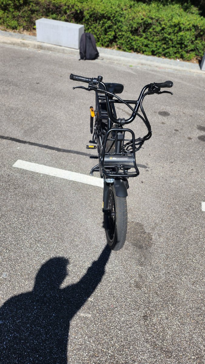 mePrathyush's tweet photo. DliwR Technologies in Berlin crafts fleets prioritizing efficiency, low maintenance, and rider safety. Key specs include Belt Drive Tech, a maintenance-optimized drive train, a 720Wh Power Battery, and a universally sized frame with top safety features.
#pedelecs #micromobility https://t.co/2MCcWK0TQi