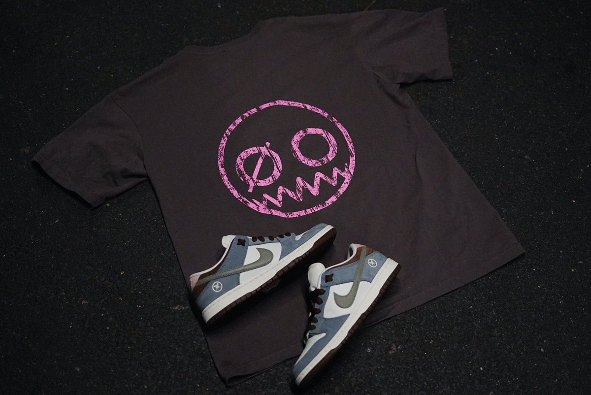 iamroze565656's tweet photo. いよいよ明日、20時より販売開始🤩
堀米 雄斗(Yuto Horigome) × Nike SB Dunk Low Pro QS "Wolf Grey"モデル
0.2.3 CREATURE LOGO T-SHIRT
"WEAR IT OUT"
濃すぎず、薄すぎずの絶妙な茶色ボディに劣化加工のピンクプリントとフロントにはピンク刺繍がされております🤩
#zerotothree #スニーカー https://t.co/EoK4n0yd7O