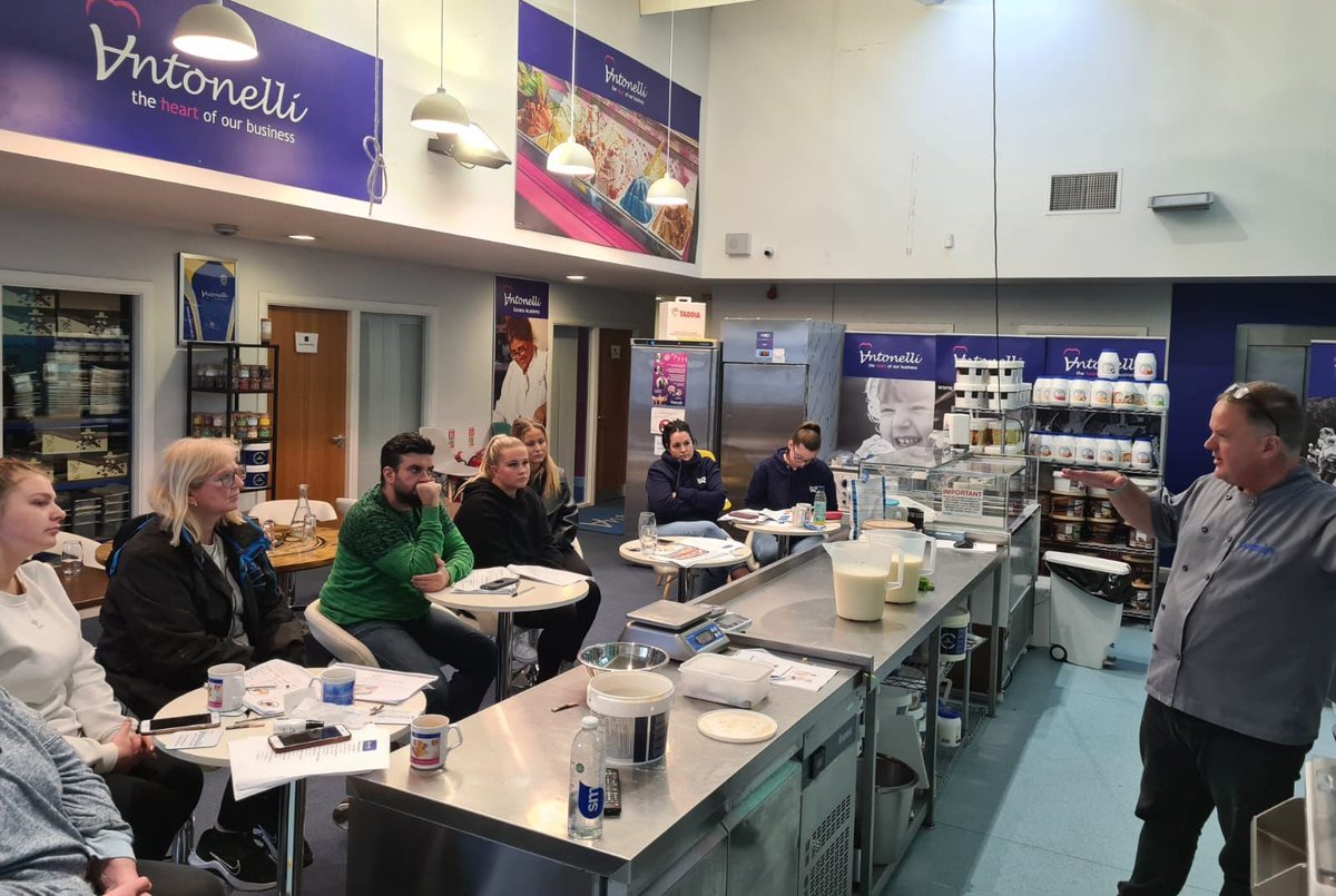 It's #InternationalChefsDay 🎉

And at Antonelli, we're proud to partner with some amazing gelato chefs from across the globe, such as <a href="/CarpigianiUK/">CarpigianiUK</a>' s Joe Yates, for a special 'Introduction to Gelato' course on 31st October 🙌

Who's coming? 👉 buff.ly/3LNxLCw