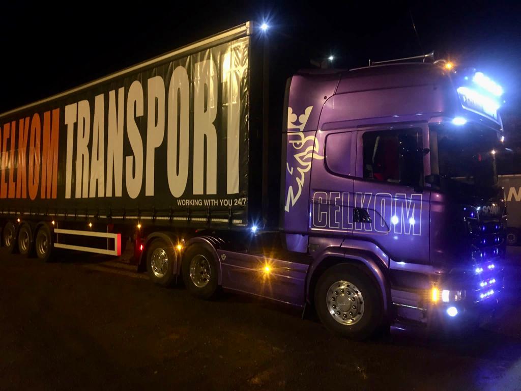 Under the lights in very challenging conditions last night - No matter the conditions we keep moving to ensure your freight reaches it destination !! 💪🚚🌧️💨

#celkom #palletrack #extremeconditions #weneverstopmoving #nightwork #anyload #anylocation #staysafe