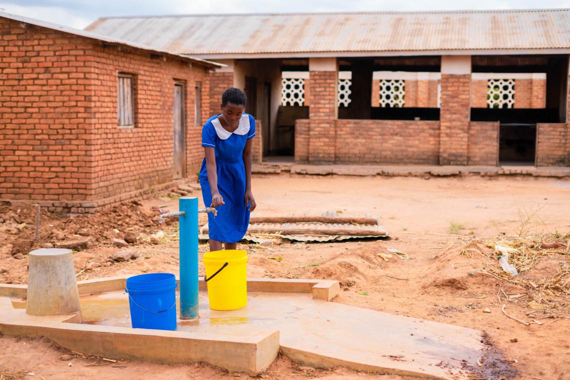 A solar-powered water system constructed with support from USAID and UNICEF is serving at least 60 households in Rumphi and helping to curb the spread of #cholera and other waterborne diseases.
#ForEveryChild, safe water
<a href="/USAIDMalawi/">USAID Malawi</a>