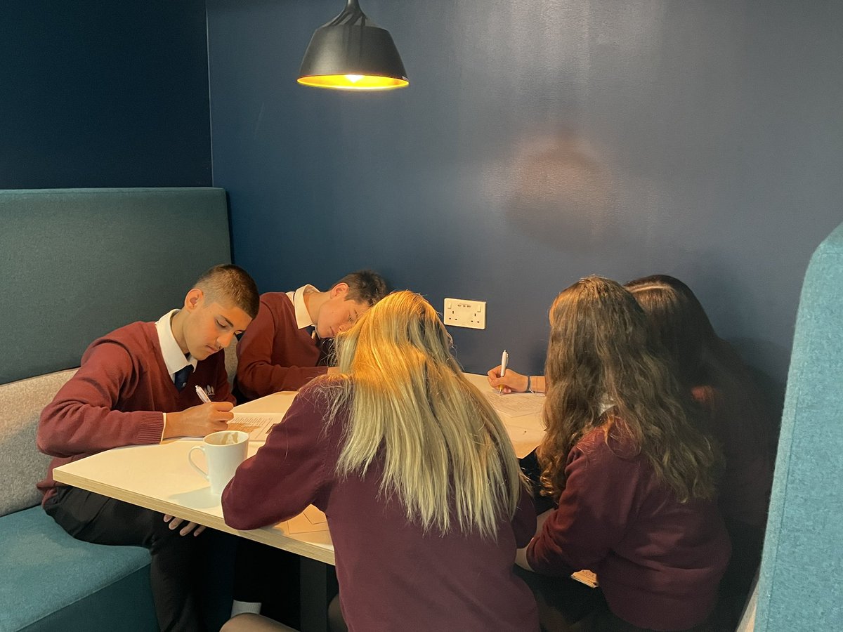 oratoryschool's tweet image. Brilliant to welcome pupils from #Langtree @Head4094 and @MEChilternEdge @AndrewH39053178 yesterday for our Rising 6th Form #AcademicChallenge! Well done everyone 👏 📚 
#Oratory6thForm #OratoryAcademic