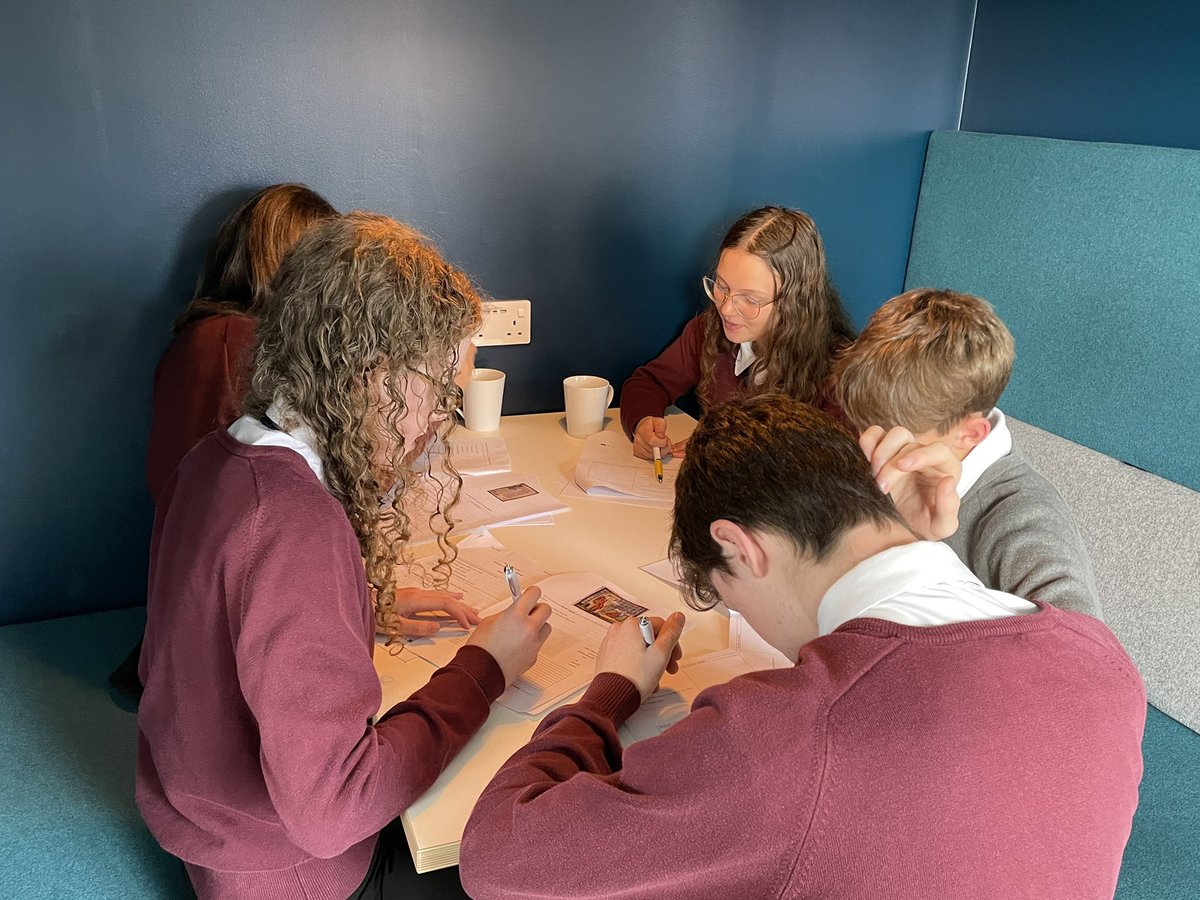 oratoryschool's tweet image. Brilliant to welcome pupils from #Langtree @Head4094 and @MEChilternEdge @AndrewH39053178 yesterday for our Rising 6th Form #AcademicChallenge! Well done everyone 👏 📚 
#Oratory6thForm #OratoryAcademic