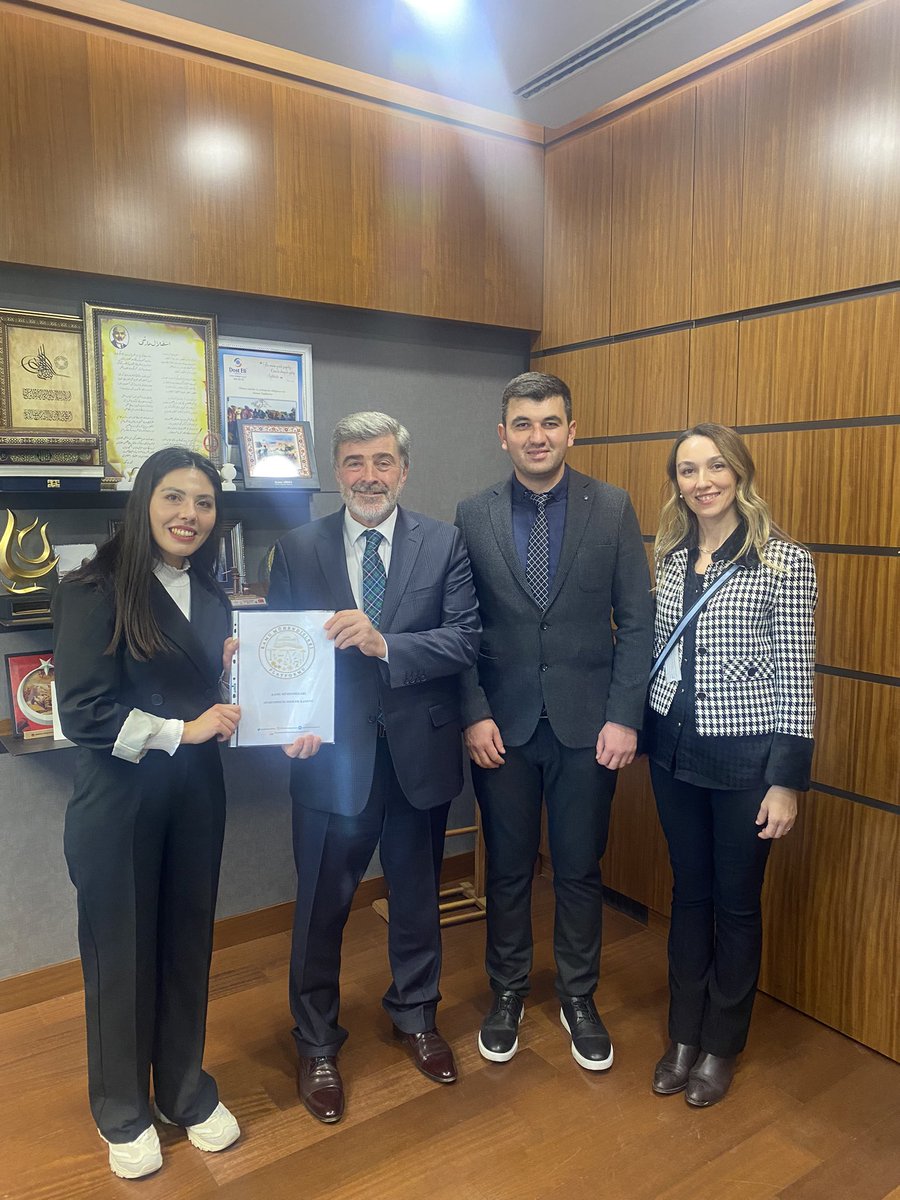 Kamu Mühendisleri olarak Sayın Milletvekilimiz Sami Çakır ile görüşme gerçekleştirip mali/özlük haklarımız konusunda istişare ettik. TBMM Plan Bütçe Komisyon Üyesi olan Değerli Vekilimizden desteklerini talep ettik ve Mühendislik Meslek Kanunumuzu sunduk. Sayın Vekilimize