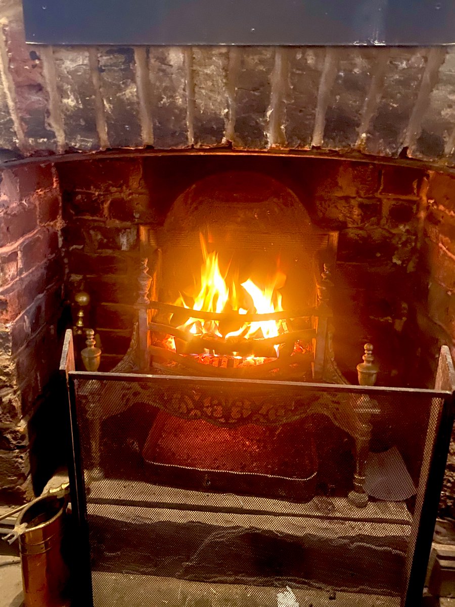 Warm up by our cosy fire on this grey Friday. Kitchen open all day, live pianist from 8.30pm and Cocktail Happy Hour (2 for £15) 9-10pm #TheCastleE17