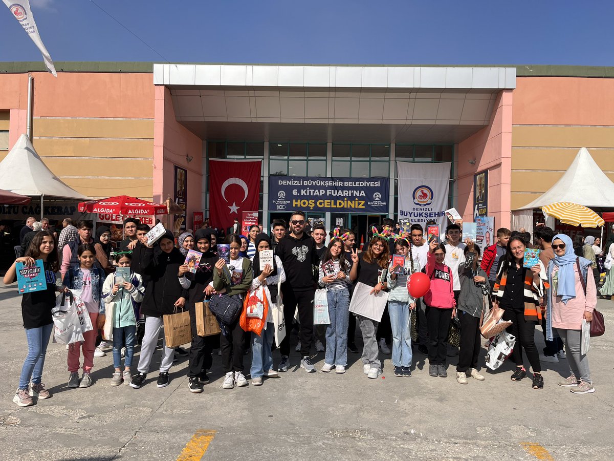 Öğretmen ve öğrencilerimizle birlikte Denizli Büyükşehir Belediyesi 6. Kitap Fuarındayız..