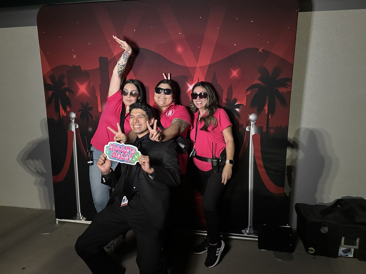 DeeDeeHarrison9's tweet image. This crew of mine set up, put on, and took down last night’s Father Engagement Expo while leading other amazing Team BCSD Superstars. THANK YOU! Y’all rock!!! @HugoHeisler #FatherExpo #TeamBCSD #TeamFACE