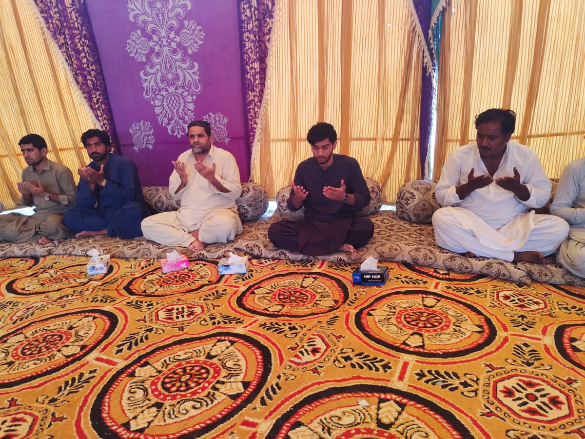 faisalkhanjamli's tweet photo. پاکستان پیپلز پارٹی کے رہنما سردار زادہ میر فیصل خان جمالی کے فرزند سردار زادہ میر عبدالہادی خان جمالی رئیس فیض محمد سیال حاجی ذوالفقار علی سیال کی والدہ ماجدہ اور نادر علی سیال کی پھوپھی پاکستان پیپلز پارٹی کے رہنما عبدالستار سیال کی نانی کی وفات پر تعزیت کرتے ہوئے ) https://t.co/ygQ9zkMQaA