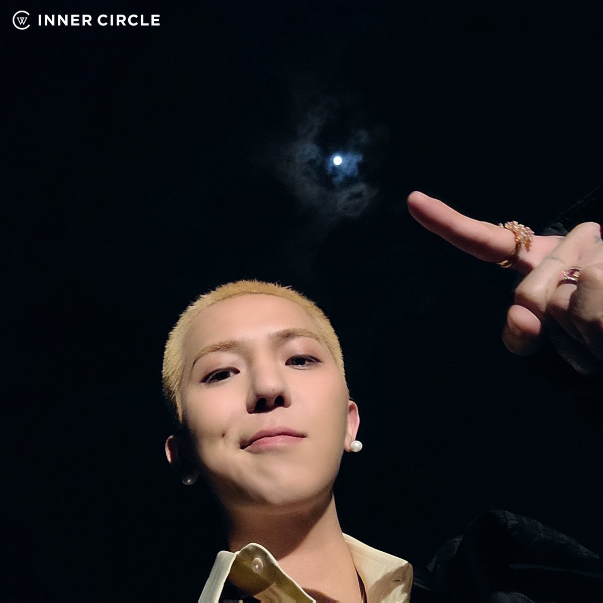 TeamWINNERtrad's tweet photo. [WEVERSE - ONLY] No canal de membros o winnercity publicou as fotos originais que usaram nos wallpapers 💙

🔗 https://t.co/KbB2Vm93gq

#MINO #송민호 @official_mino_ 
#YOON #강승윤 #KangSeungyoon @official_yoon_ https://t.co/DoFt3QD6dQ
