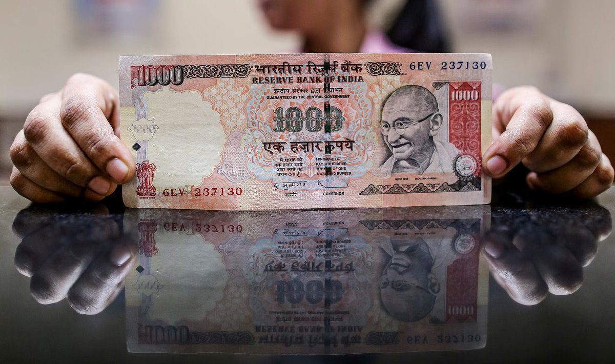 Idam_valam's tweet photo. ரூ.1000 நோட்டை மீண்டும் அறிமுகம் செய்வது பரிசீலனையில் இல்லை. ஆயிரம் ரூபாய் நோட்டுக்களை மீண்டும் அறிமுகப்படுத்த உள்ளதாக வெளியாகும் செய்திகள் கற்பனையானவை. தற்போதைக்கு ரூ.2000 நோட்டுக்களை திரும்பப் பெற எடுக்கப்பட்ட முடிவே இறுதியானது: ரிசர்வ் வங்கி அறிவிப்பு #RBI #1000RupeeNotes https://t.co/LEhmZRhKoE