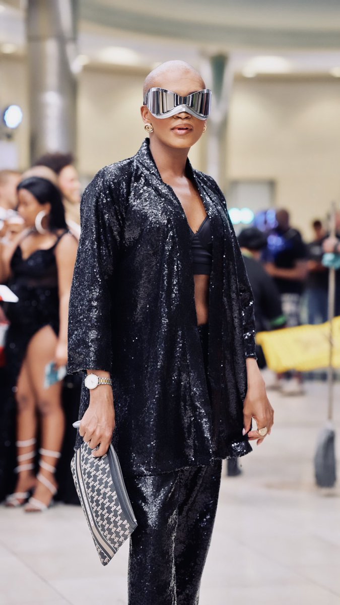YayaRSA's tweet photo. SA Fashion Week Da 1 in Lindani Styling. Black is truly beautiful! #SAFashionWeek #SAFW #WearLocalEveryday 

📷: @jauntslo 
Suit: Lindani Styling https://t.co/IVJI7UYZSv