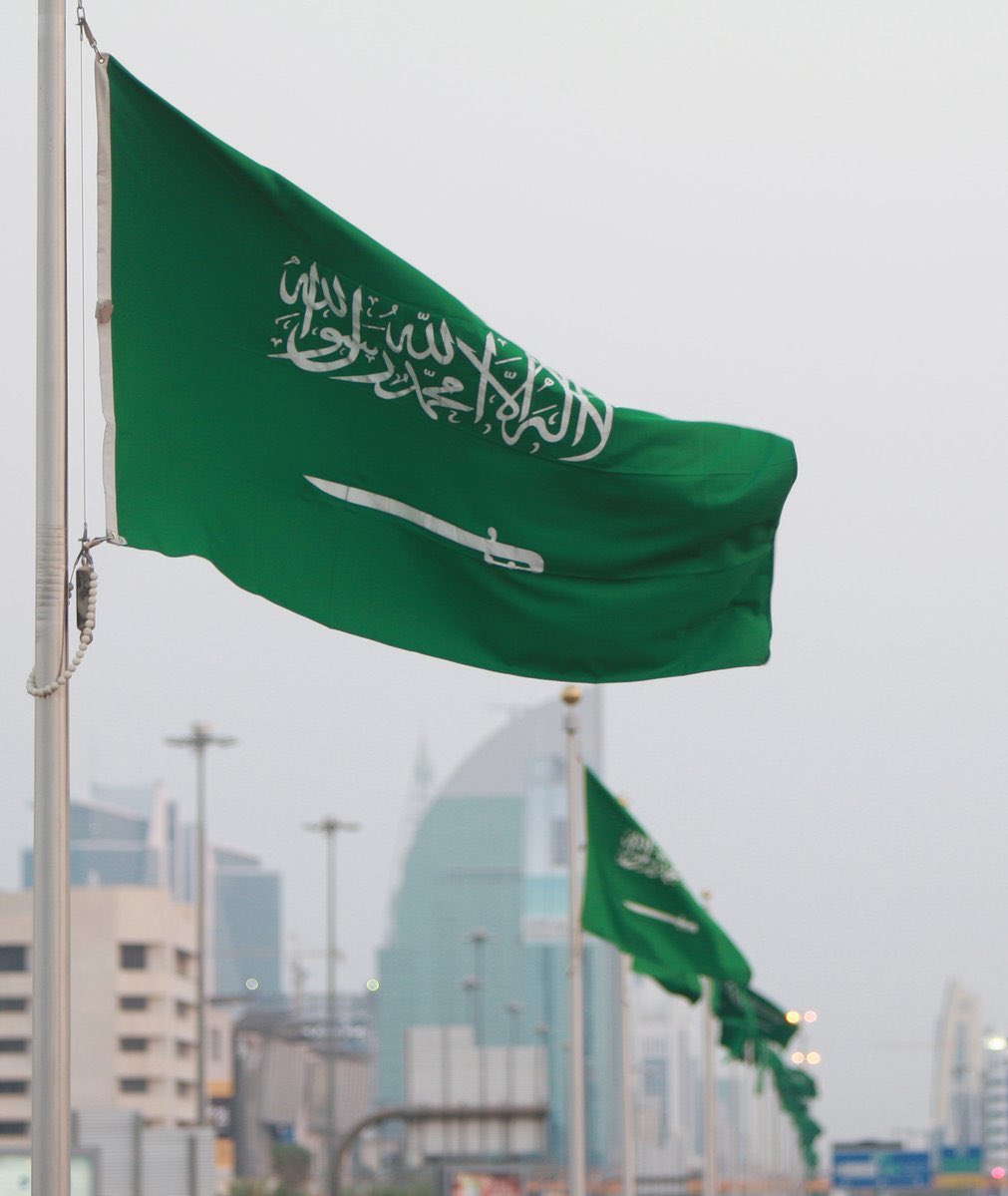 SaudiNews50's tweet photo. #السعودية توقع وتدشن حزمة من مشاريع الأمن الغذائي والإيوائي والصحي للاجئين السوريين بتكلفة 19.478.038 دولاراً أمريكياً، وإجمالي ما تم تقديمه لهم سواء داخل المملكة أو خارجها 6.141.595.375 دولاراً.

- https://t.co/bB1uKbDGiz