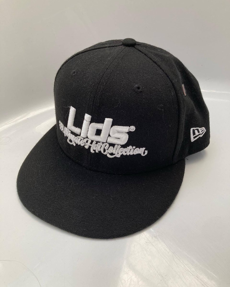 Muzixndmd's tweet photo. #YankeesTwitter #TakeFlight #NetsTwitter #UnitedByCaps #CapOfTheDay #LidsLoyal I received this cap bc of you- my fantastic followers- and your support to help me earn my selection as a finalist in the 2020 #UltimateHatCollection event. Your support meant way more than the cap. https://t.co/IdOkhjfqvT