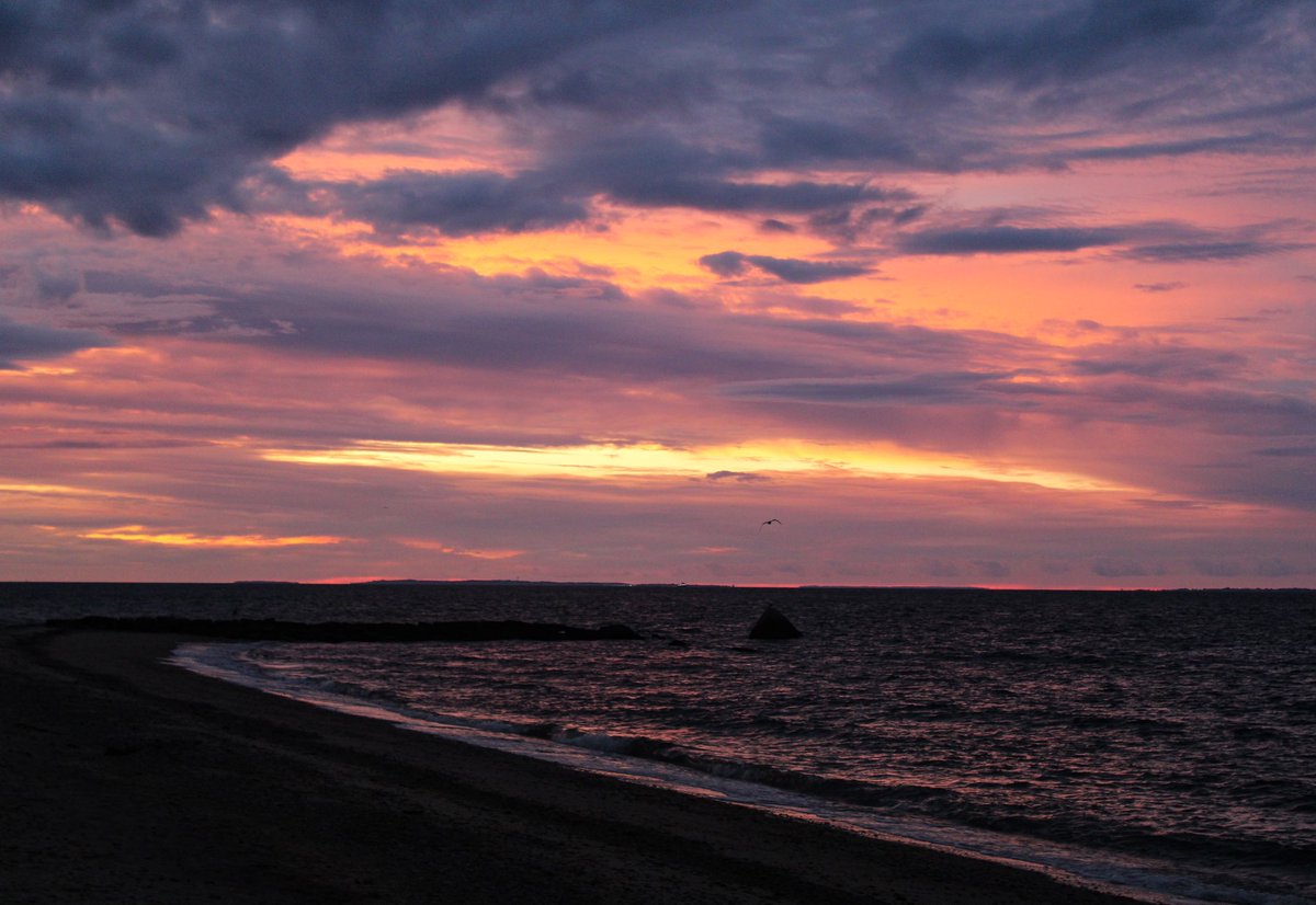 That sky. 

#TwitterNatureCommunity #sunrise #oldsaybrook