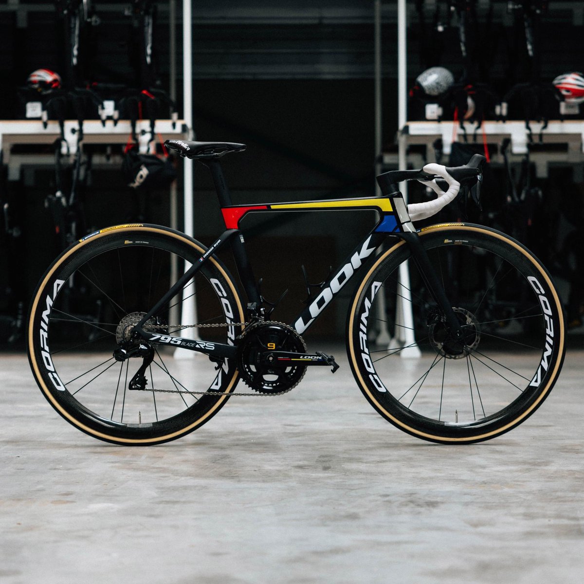 hashiken710's tweet photo. DOTOUT の秋冬新作サイクルウェアと、LOOK の新型795 ブレード2 RS。はじめて乗るバイクとはじめて袖を通すジャージはいつもワクワクする。
#DOTOUT
#LOOK https://t.co/VGXvSJdrCb