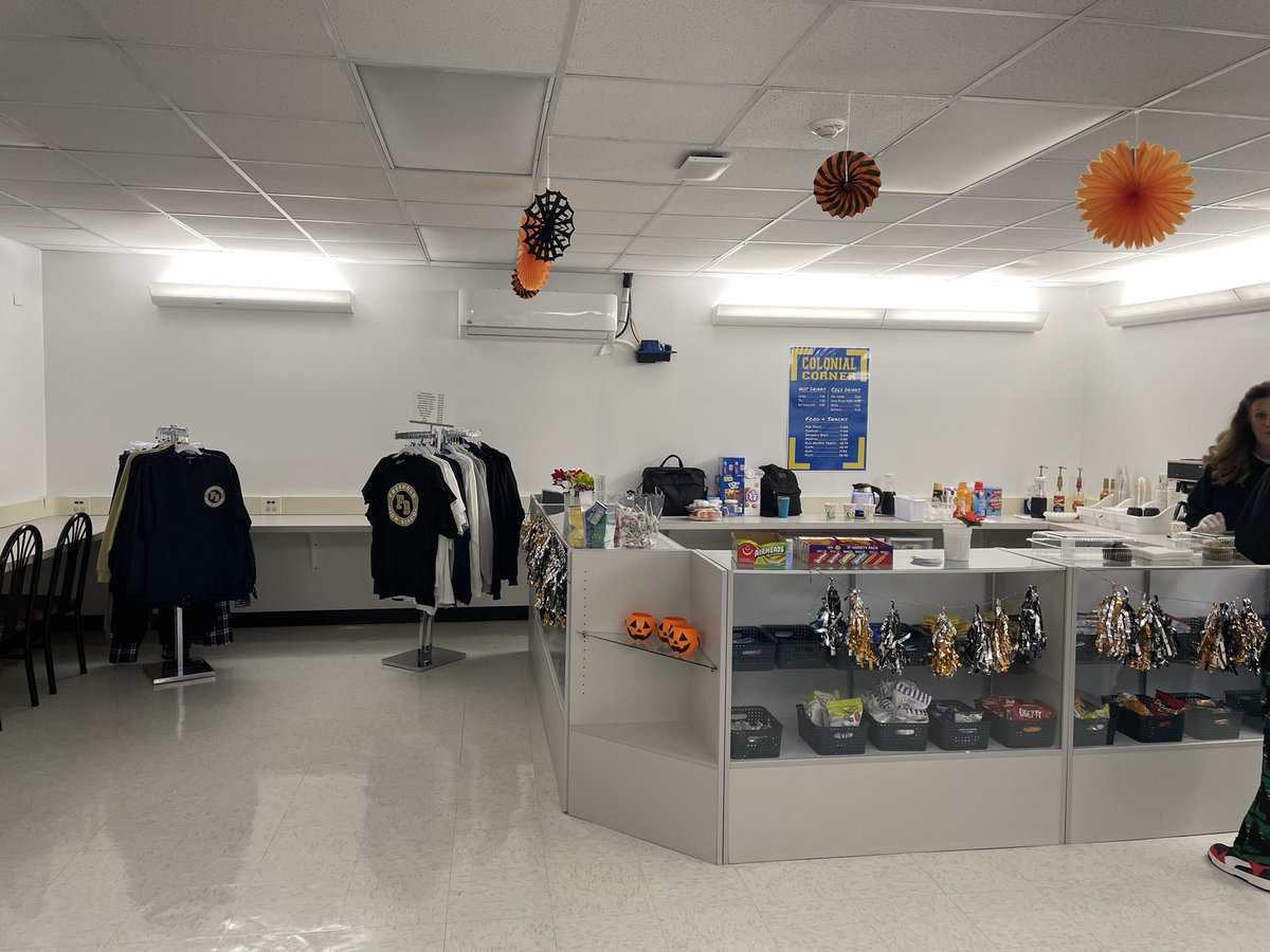 TristanEpsFHS's tweet image. Things are getting spooktacular down at the Colonial Corner! Stop in and snag some new Boro gear! #FRHSD #TheRegional #BoroPride #ColonialCorner