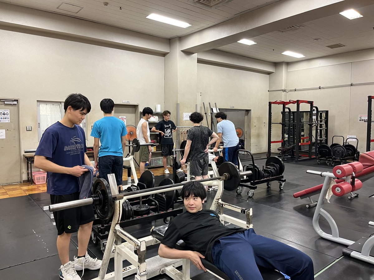 L_FiT_TokyoTech's tweet photo. 夏休み明け初の合トレでした‼️‼️😳😳
だんだんと冷えてきましたが、寒さに負けず筋トレに励んでいきましょう‼️‼️💪💪
#筋トレ
#LFiT
#東工大
#フィットネス https://t.co/VvbeXvnc56