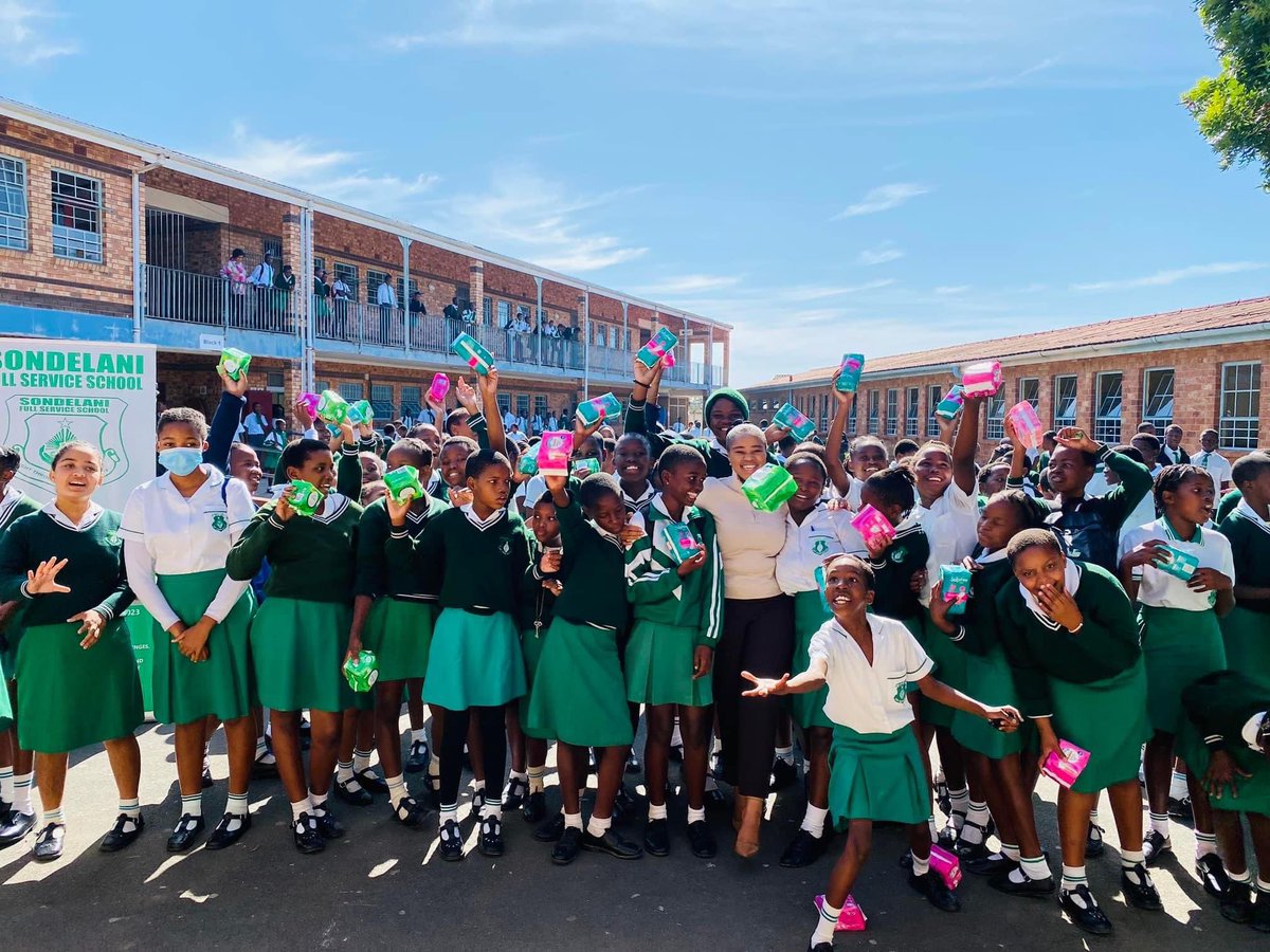 WomenCeoOrg's tweet photo. Women CEO Foundation has made a significant impact in the lives of young girls in Ntuzuma Township. Today, the #HopeForGirls Pad drive distributed over 200 pads to the girl child at Sondelani Full Service School.

#EradicatePeriodPoverty #MenstrualMatters #SDG5 https://t.co/n9U5cJtTkM
