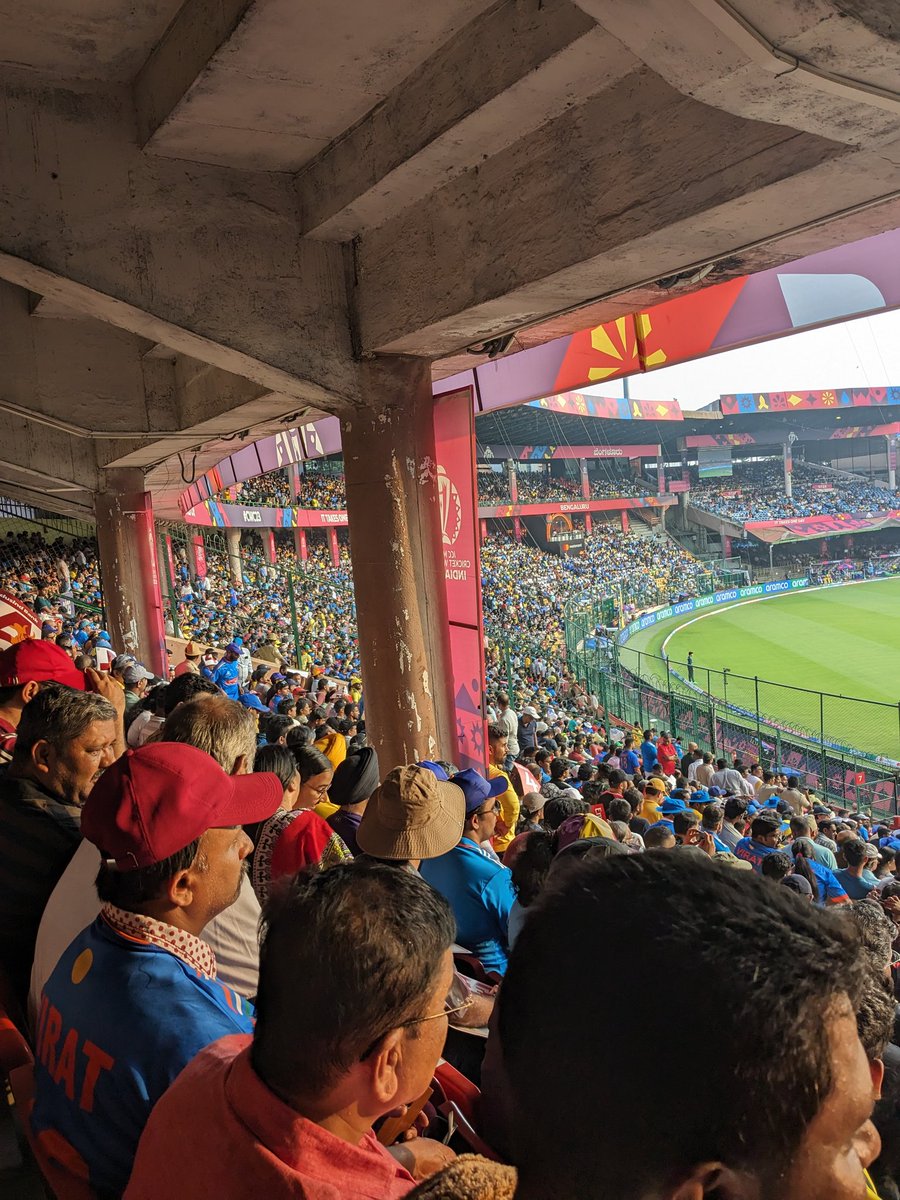 banglani's tweet photo. Bangalore has turned out in huge numbers for the Pak-Aus game. The only empty stands are the free ones (members, hospitality boxes) and the super expensive tickets (pavillion). Again they got the ticket allocation wrong.
#PAKvsAUS #Cricket https://t.co/YubsZVZUUv
