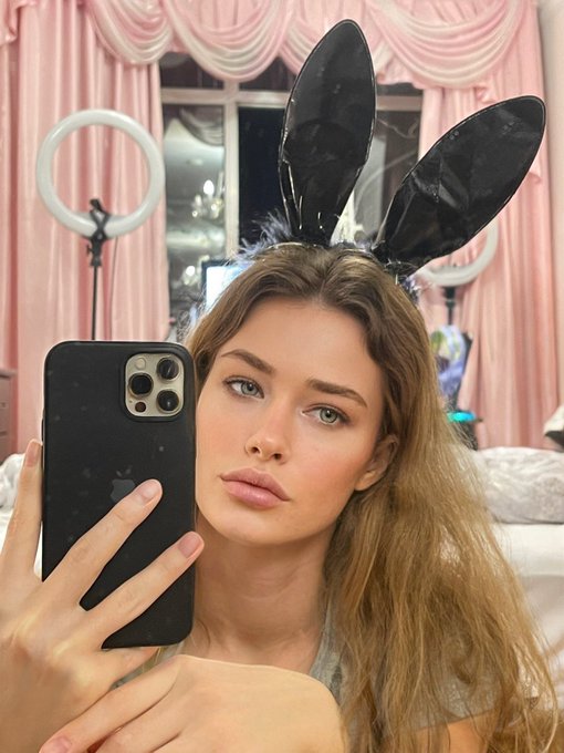 Can I be your bunny for a Halloween ? 🐰 https://t.co/TQTtVa5cGU