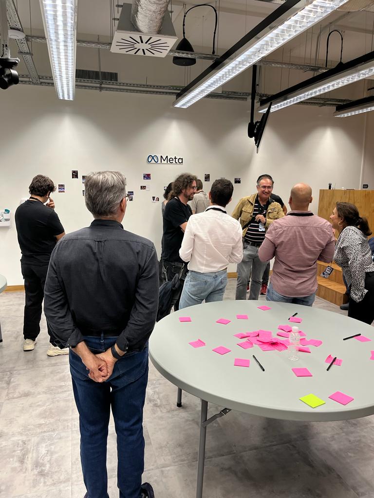 📸Recull de l'esdeveniment que vam organitzar amb <a href="/inmersivaxr/">INMERSIVAˣᴿ</a> a les oficines de <a href="/Meta/">Meta</a>

🤩Una de les activitats va ser del programa EmprènCat que estem desenvolupant
👉🏽Creació d'un centre de pensament immersiu on compartir idees i reflexionar sobre el futur de noves tecnologies