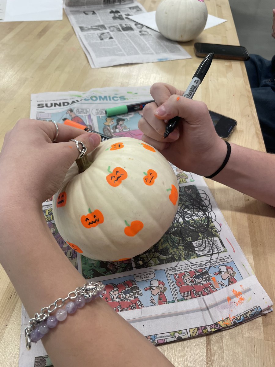 Art Club pumpkin party with Unified Champions. So much fun for everyone! @HaysFineArts @JasonAdamTX @JhsJags @PattyMorenoFA1