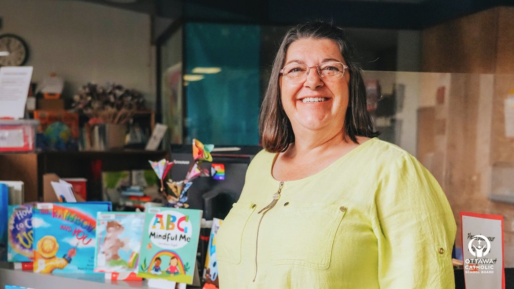OttCatholicSB's tweet photo. 👋Meet Catherine, one of our Library tech! 📖🧠 Passionate about inspiring students, she is helping shape the next generation of creative thinkers. Today, let's celebrate and recognize all of Canada's Library Workers and their unwavering commitment to education! 🙌📚 #BeOCSB https://t.co/mo5Bk5pLHA