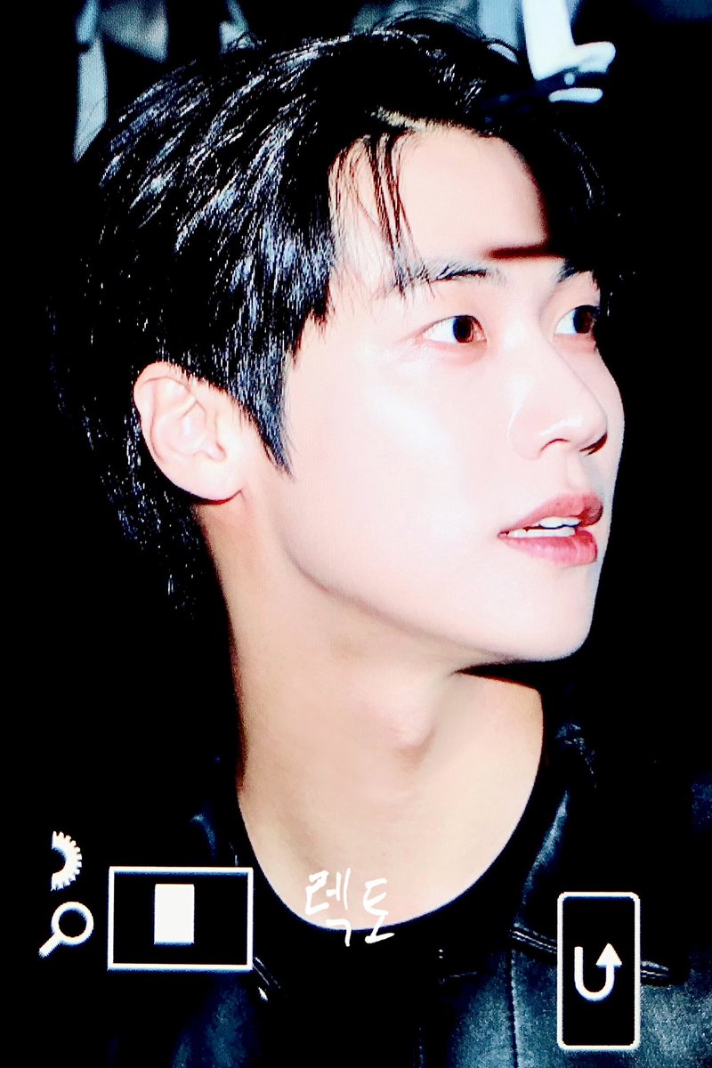 Recto1031's tweet photo. 231020 GMF

오빠 라이더 에바셔..

 #엔플라잉 #Nflying #이승협 #LeeSeungHyub #JDON #preview https://t.co/yhOUxYdJH3