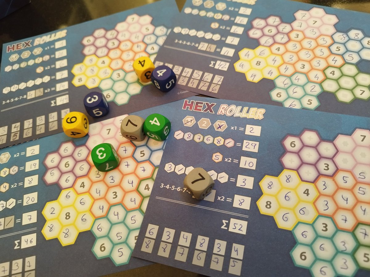 carmavi5's tweet photo. #HexRoller 🔶🔷 divertido, sencillo, pero estratégico roll&write, con unas hojas📃 unos dados 🎲 y un bolígrafo 🖋️ , ya tenemos la diversión por unos minutos 😛 @ArrakisGames https://t.co/bGvTqMArKn