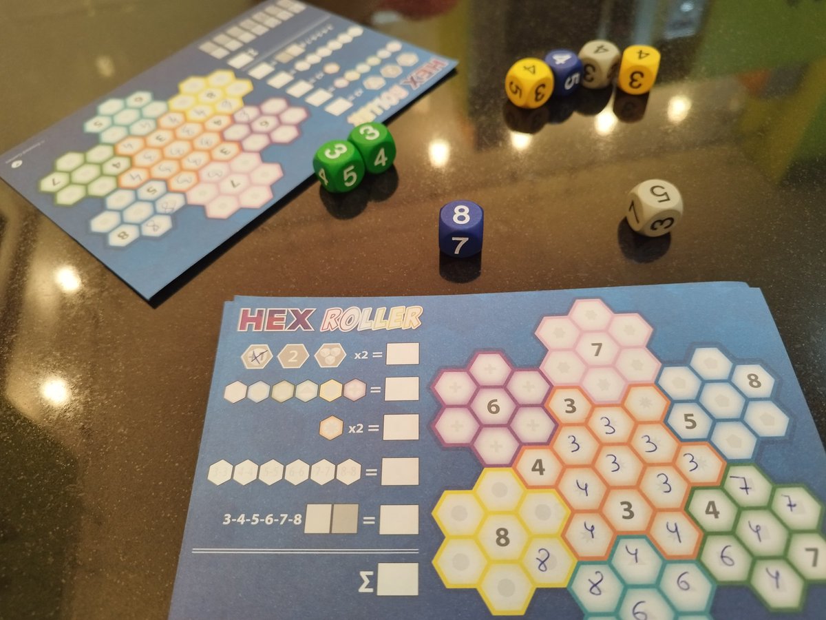 carmavi5's tweet photo. #HexRoller 🔶🔷 divertido, sencillo, pero estratégico roll&write, con unas hojas📃 unos dados 🎲 y un bolígrafo 🖋️ , ya tenemos la diversión por unos minutos 😛 @ArrakisGames https://t.co/bGvTqMArKn