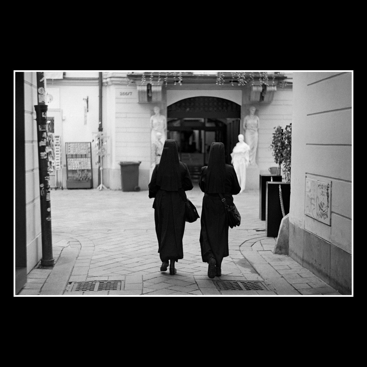 2 nuns

My photo from #streetphotography session

Enjoy :)