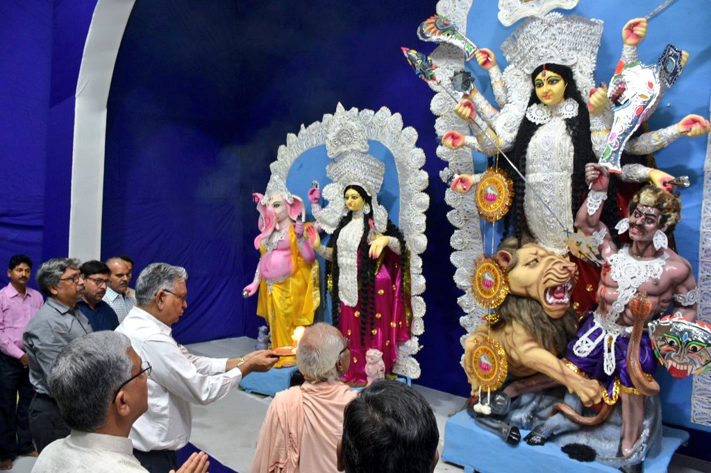 VCofficeBHU's tweet photo. कुलपति प्रो. सुधीर कुमार जैन जी ने दुर्गा पूजा के अवसर पर आज काशी हिन्दू विश्वविद्यालय स्थित मधुबन परिसर में पूजा की। कुलपति जी ने विश्वविद्यालय परिवार के सभी सदस्यों को दुर्गा पूजा की शुभकामनाएं दी।  #DurgaPuja2023 https://t.co/rbfwyKGmU9