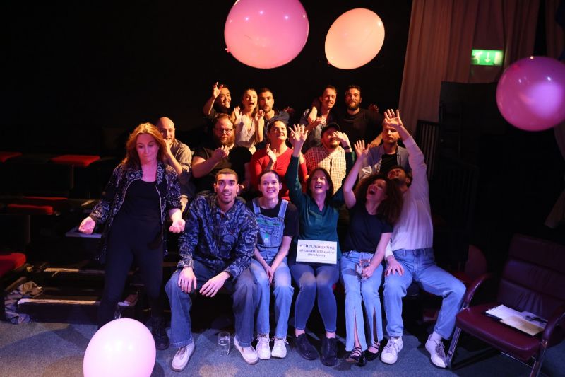 ‘Who's mad here? All of us!’ Blood, balloons, music &amp; mayhem with <a href="/LazarusTheatre/">Lazarus Theatre Company</a> AD @RickyJDukes + #TheChangeling cast &amp; creatives inc onstage ♥️ triangle <a href="/coletteorourke/">Colette O'Rourke</a> @_JamieONeill <a href="/MyloMcDonald/">Mylo McDonald</a>. At <a href="/swkplay/">Southwark Playhouse</a> to 28 Oct. #RT #SwkPlayBorough… dlvr.it/Sxjpcp
