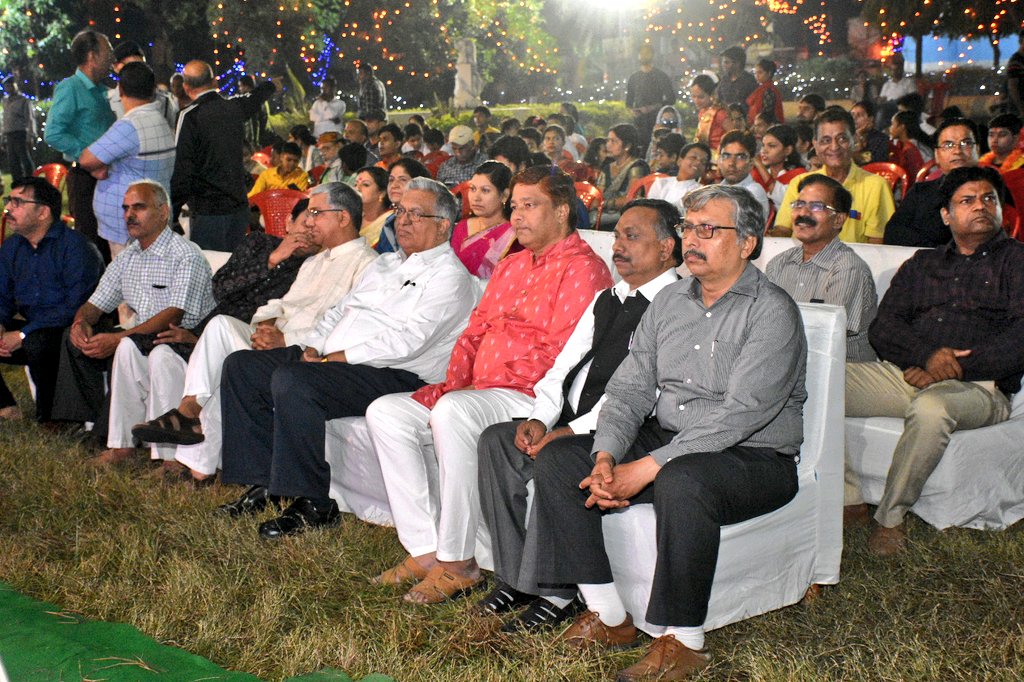 VCofficeBHU's tweet photo. कुलपति प्रो. सुधीर कुमार जैन जी ने दुर्गा पूजा के अवसर पर आज काशी हिन्दू विश्वविद्यालय स्थित मधुबन परिसर में पूजा की। कुलपति जी ने विश्वविद्यालय परिवार के सभी सदस्यों को दुर्गा पूजा की शुभकामनाएं दी।  #DurgaPuja2023 https://t.co/rbfwyKGmU9