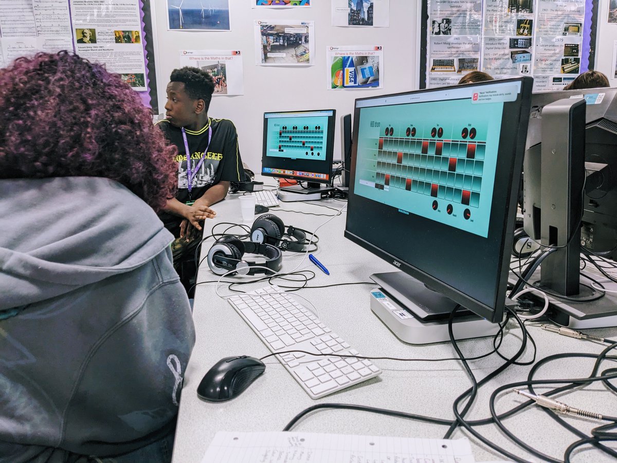 EHCleeds's tweet image. Thank you to Senior Music Tech Lecturer, Chris Dewey, from @HuddersfieldUni for running a guest lecture and session on audio and #SoundEngineering for our #MusicTechnology class this afternoon. 🎚 🎶

#musicstudents #musictech #musicproduction