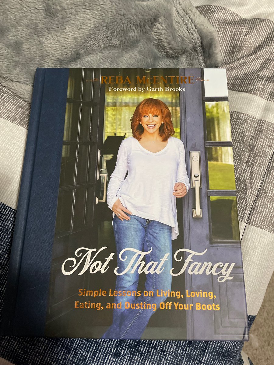 AmyTalley's tweet photo. @reba 
Look what I got in the mail the other day
#reba
#NotThatFancy 
#autograph
#orderedinapril https://t.co/sKBnMtq5He
