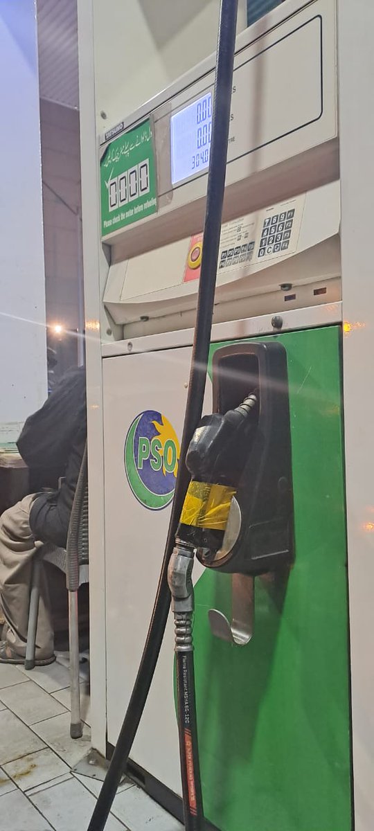 LDICTOfficial's tweet photo. Keeping a vigilant check on  measures in best public interest,  teams of Labour Department continued its regular inspections  of petrol stations across Islamabad. 07 nozzles sealed for faulty measure. 
@ccislamabad @dcislamabad https://t.co/sZZ68O94c4